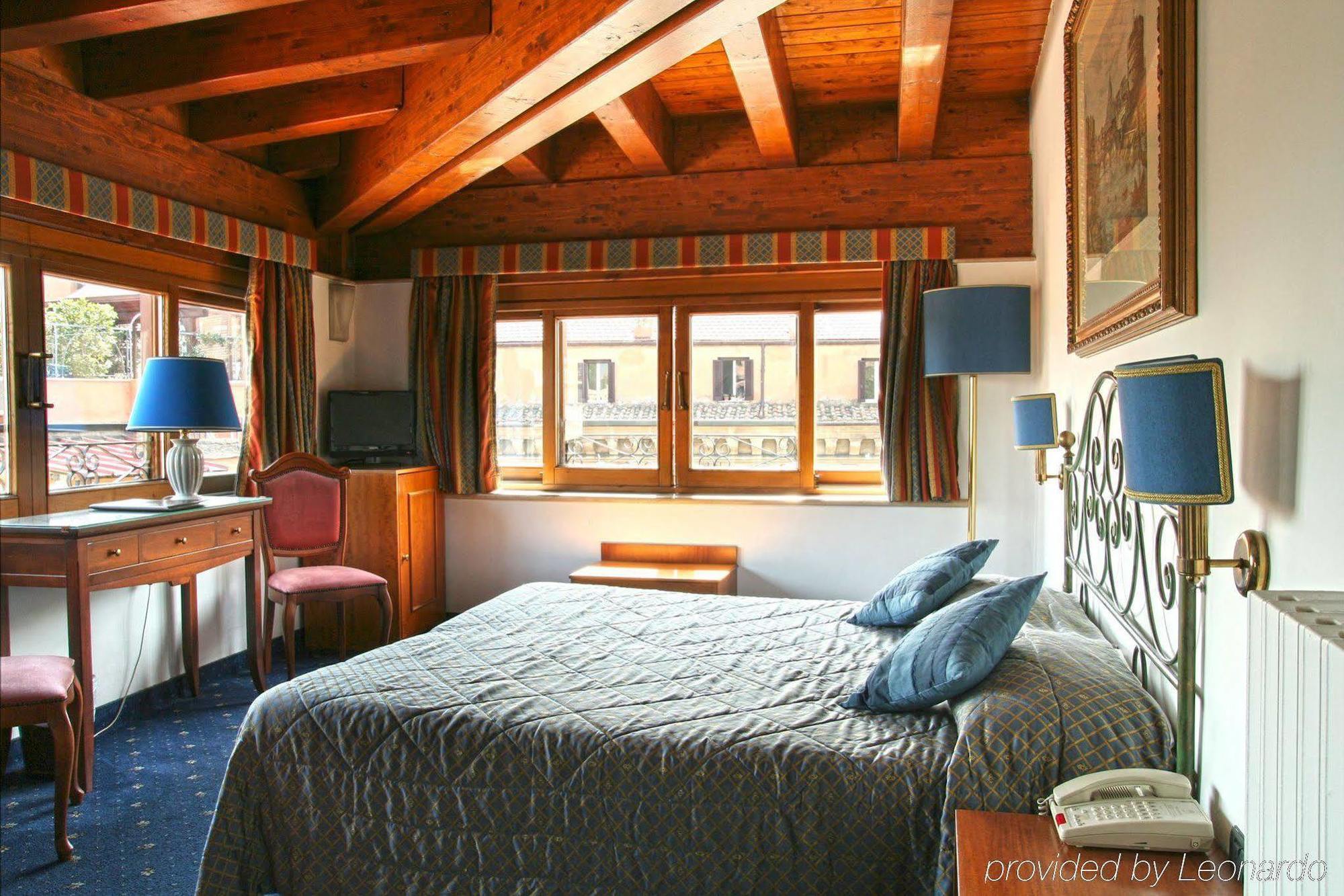 Hotel La Rovere Rome Bilik gambar